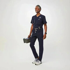 FIGS Men’s Cairo Cargo Scrub Pants Navy Medium technical collection